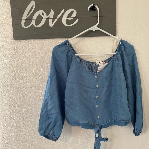 Tops - Crop tie shirt